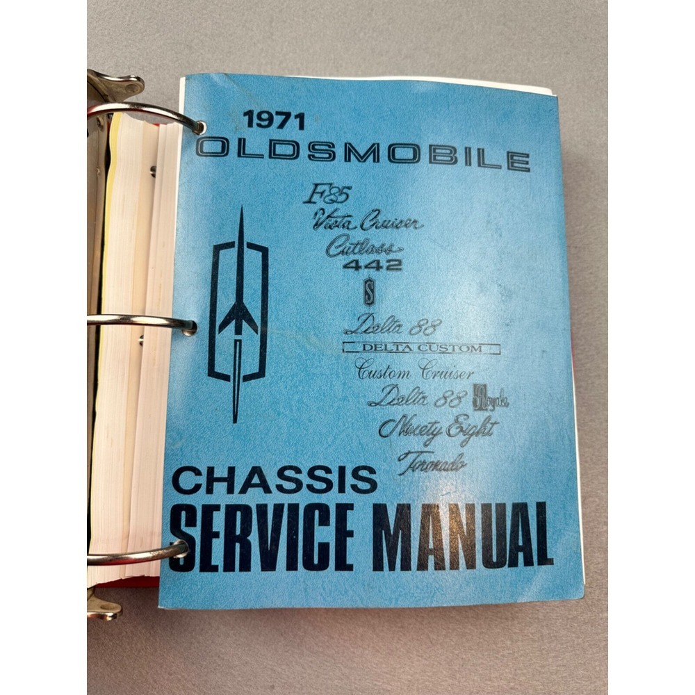 1971 Oldsmobile Chassis Service‎ Manual_Binder Included_Clean